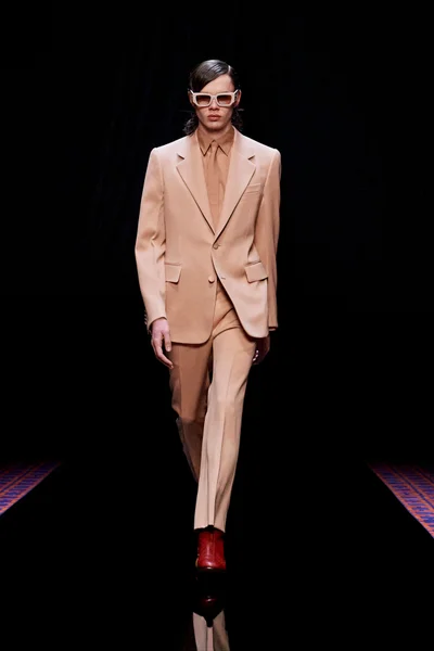 Look 8